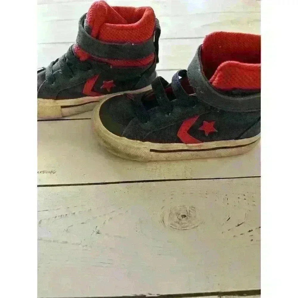 Converse -Chuck Taylors All Star Toddler Size 5 Black Red - Picture 3 of 6